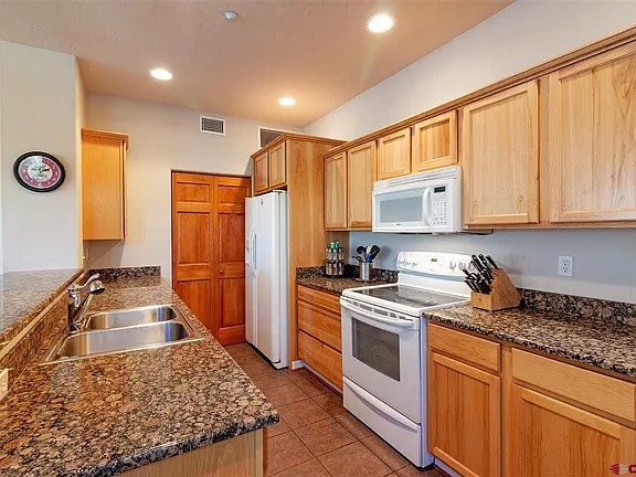 Building Photo - 2855 Main Ave