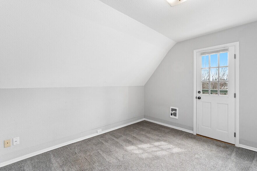 Building Photo - 2124 W College Ave