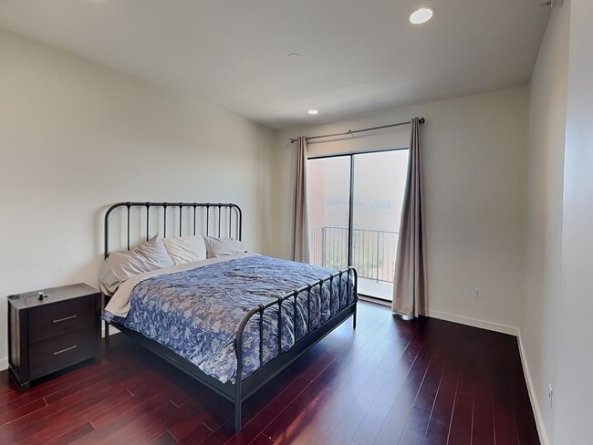 Building Photo - Attractive Arthouse Condo — READY NOW!