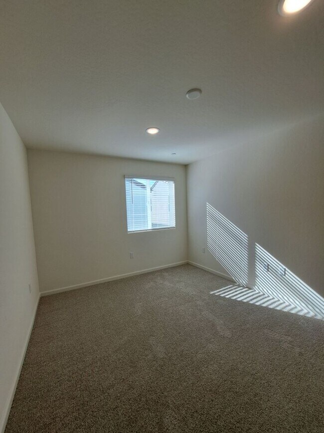 Building Photo - Modern 3-Bedroom Home in the Exclusive Elev8ions Neighborhood of Clovis!