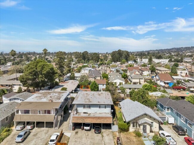 Building Photo - 2901 Octavia St