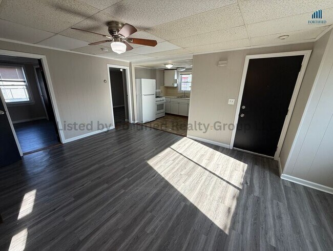 Building Photo - 85-85 Massasoit St