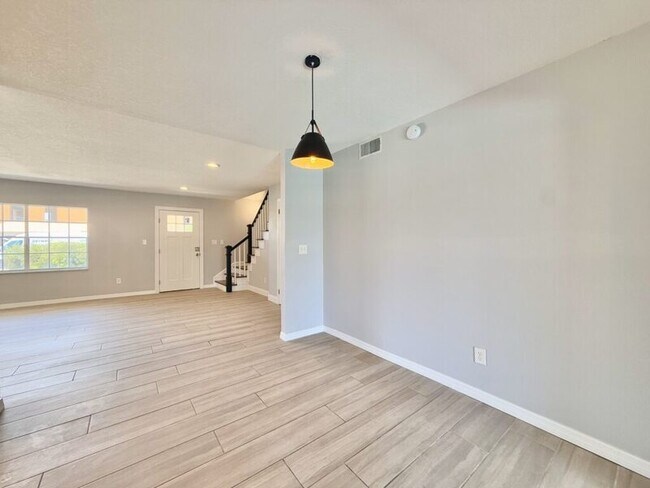 Building Photo - 8718 Thornwood Ln