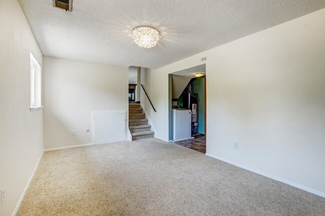 Building Photo - $3,200.00 - 3 Bedrooms, 2 Bathrooms, Singl...