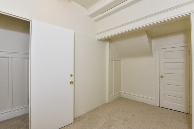 Building Photo - 1024 Bush St