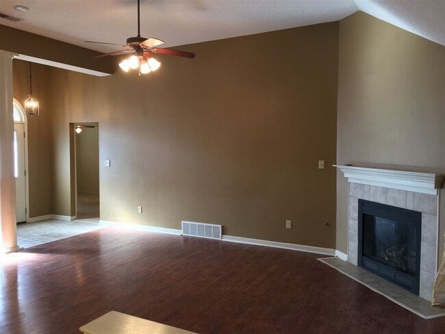 Building Photo - 10144 Lynham Dr