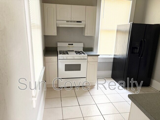 Building Photo - 1216 E 17th Ave