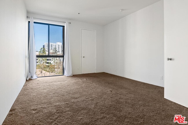 Building Photo - 2102 Century Park Ln