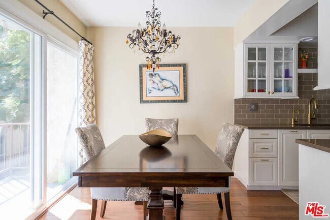 Building Photo - 5870 Green Valley Cir