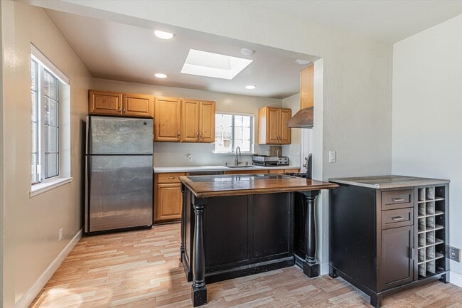 Building Photo - 755 Enright Ave