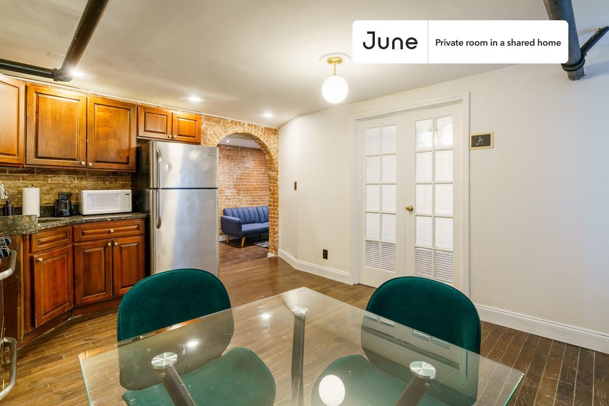 Building Photo - Room in Shared 5 bed/1.5 bath home