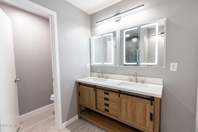 Building Photo - 1224 E Campus Dr