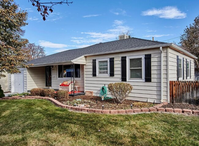 Building Photo - 3833 E Nielsen Ln