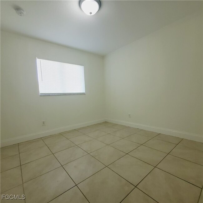 Building Photo - 777 Bedford Dr