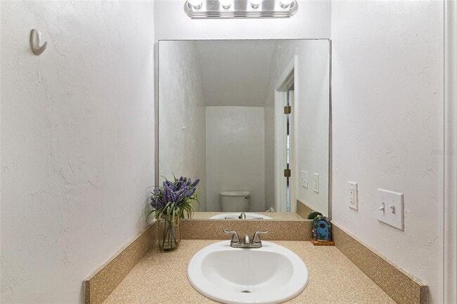 Building Photo - 6519 W Newberry Rd