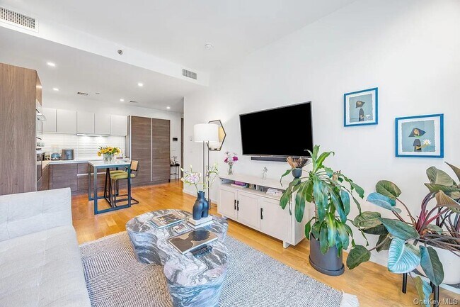 Building Photo - 1110 Madison St