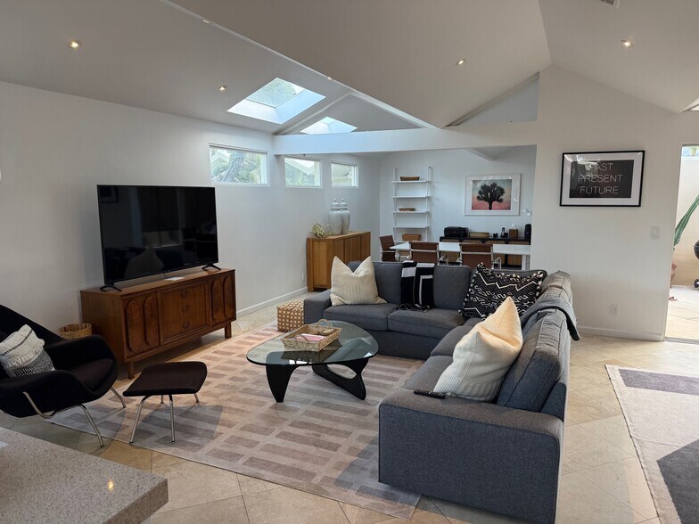 Building Photo - 193 W Merito Pl