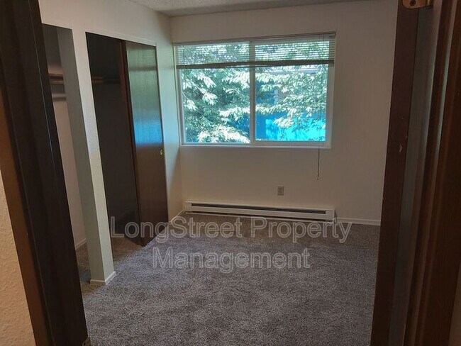 Building Photo - 3151 N Shore Dr SE