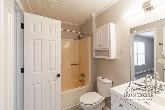 Building Photo - 116 Barrington Dr