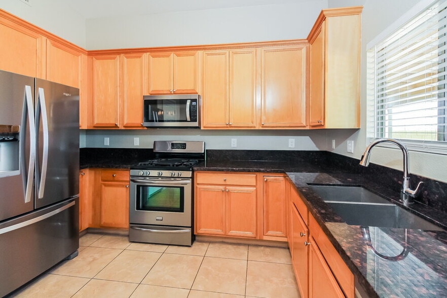 Building Photo - 5536 S Desert Redbud Dr