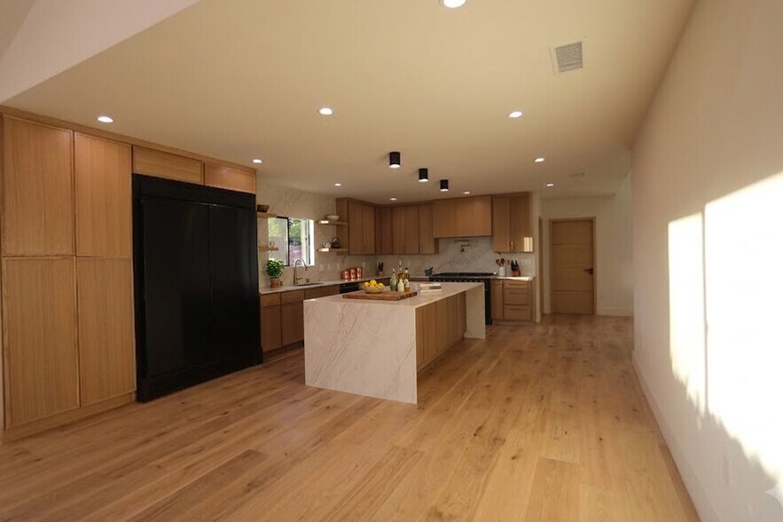 Building Photo - 4501 Canoga Dr