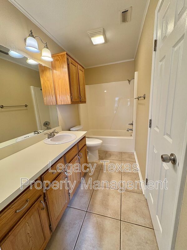 Building Photo - 1208 Lindsey Ln