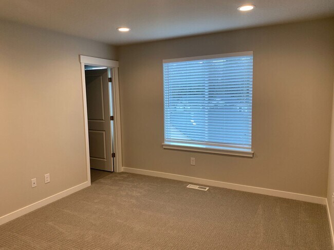 Building Photo - COMING SOON END OF FEB Salmon Creek Legacy Estates....  Front yard care provided - EZ 1/5 & 205 a...