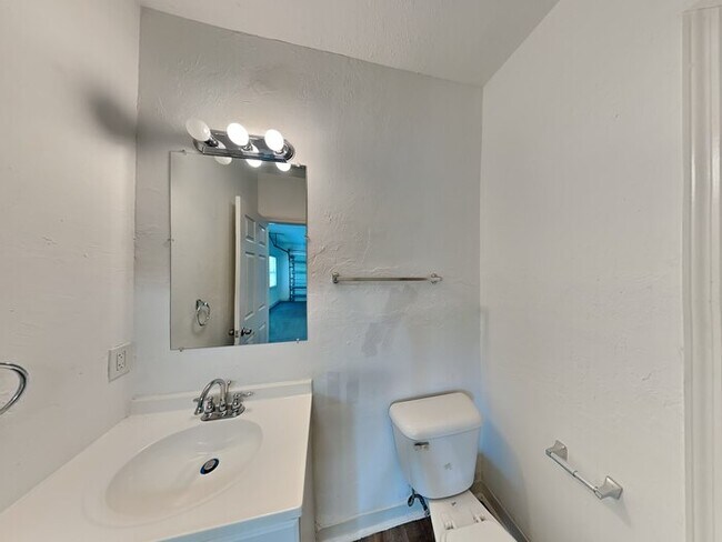 Building Photo - 3Bed/2Bath Home in Sarasota