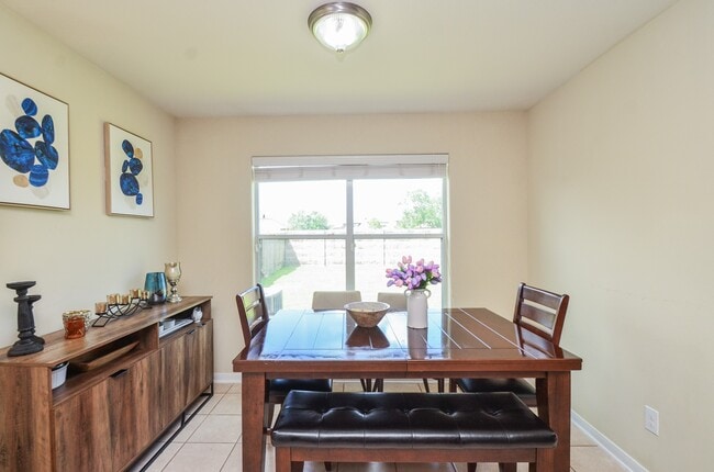 Building Photo - 2122 Platinum Mist Dr