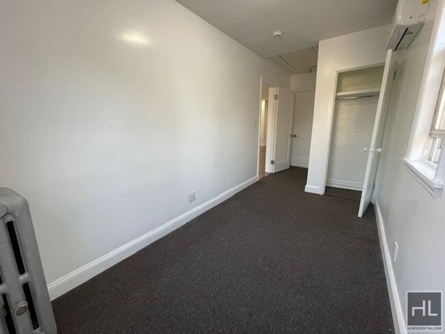 Building Photo - Newly Renovated, Beautiful 4 Bedroom Apt i...