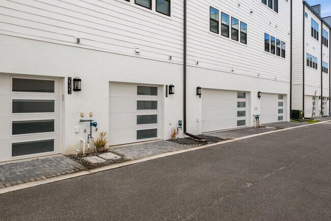Building Photo - 2329 Brix St