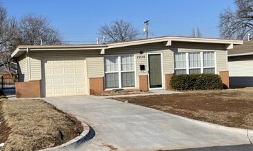 Building Photo - 1210 E Monroe Dr