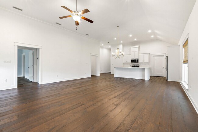 Building Photo - 925 Charleston Loop