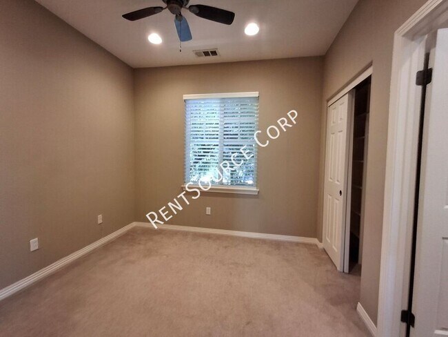 Building Photo - 27046 Maple Tree Ct