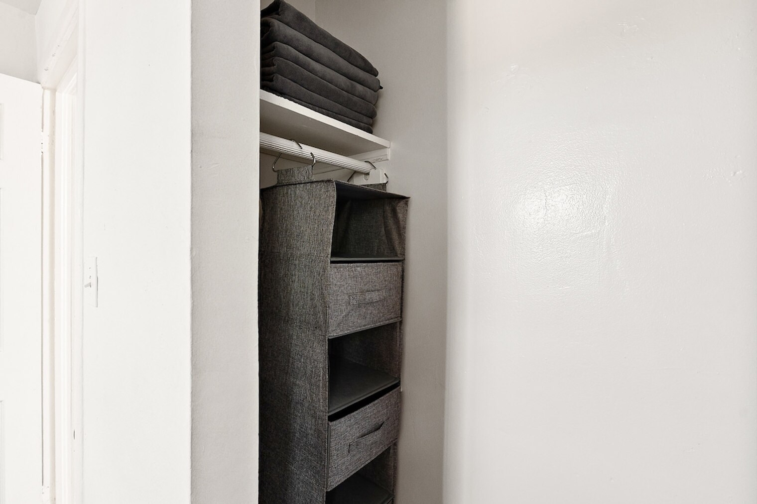 Building Photo - 639 W Pepper Pl