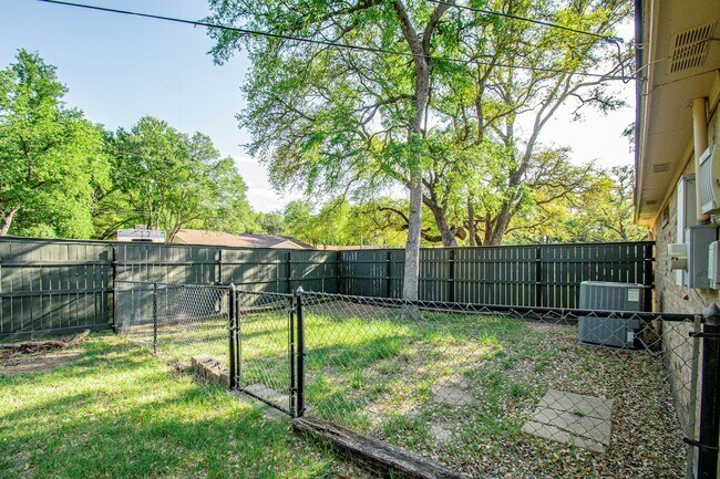 Building Photo - 2 Willow Ct