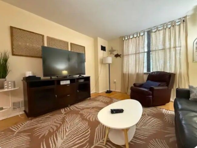 Building Photo - 701 S Madison Ave