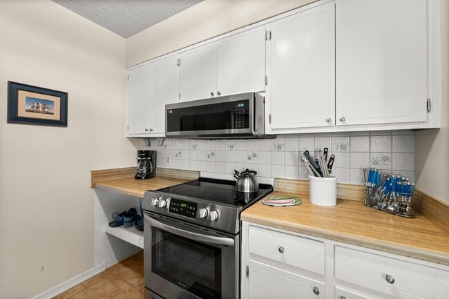 Building Photo - 100 N Myrtle Dr