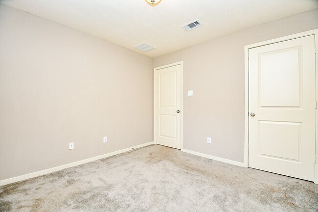 Building Photo - 2023 Manchester Crossing Dr
