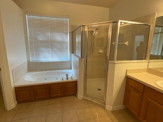 Building Photo - Pool Home for Rent