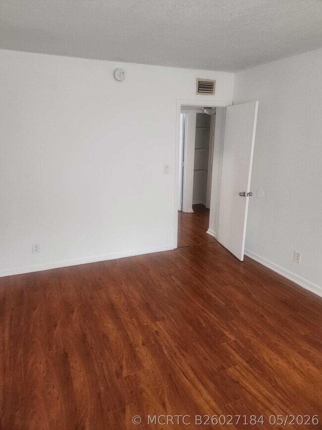 Building Photo - 4844 NW 9th Dr