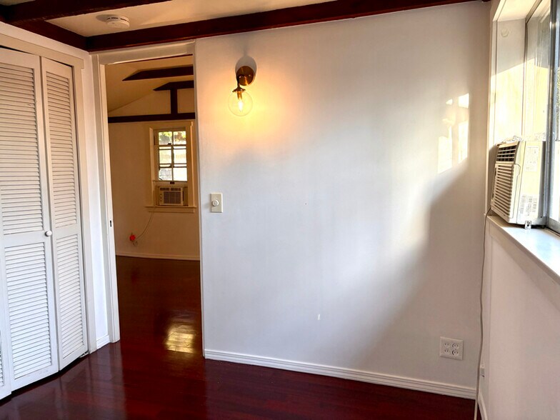 Building Photo - 5273 Mt Royal Dr