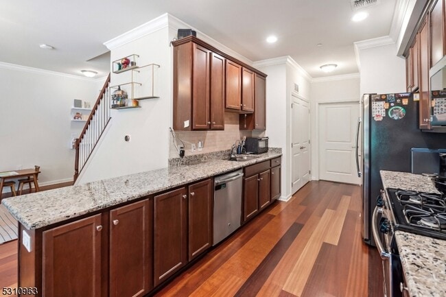 Building Photo - 503 Waterview Ct