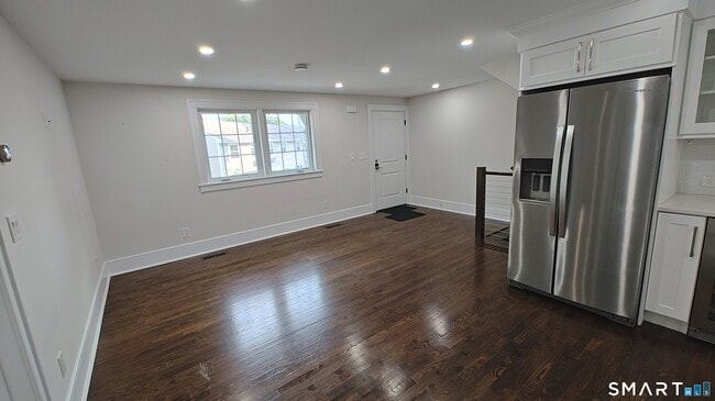 Building Photo - 42 Poe Ct
