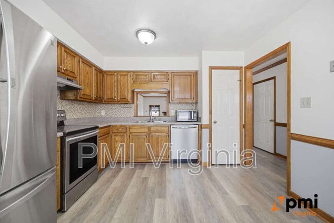 Building Photo - 202 Stonehall Ct