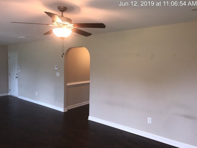 Building Photo - 124 Sorrel Ct