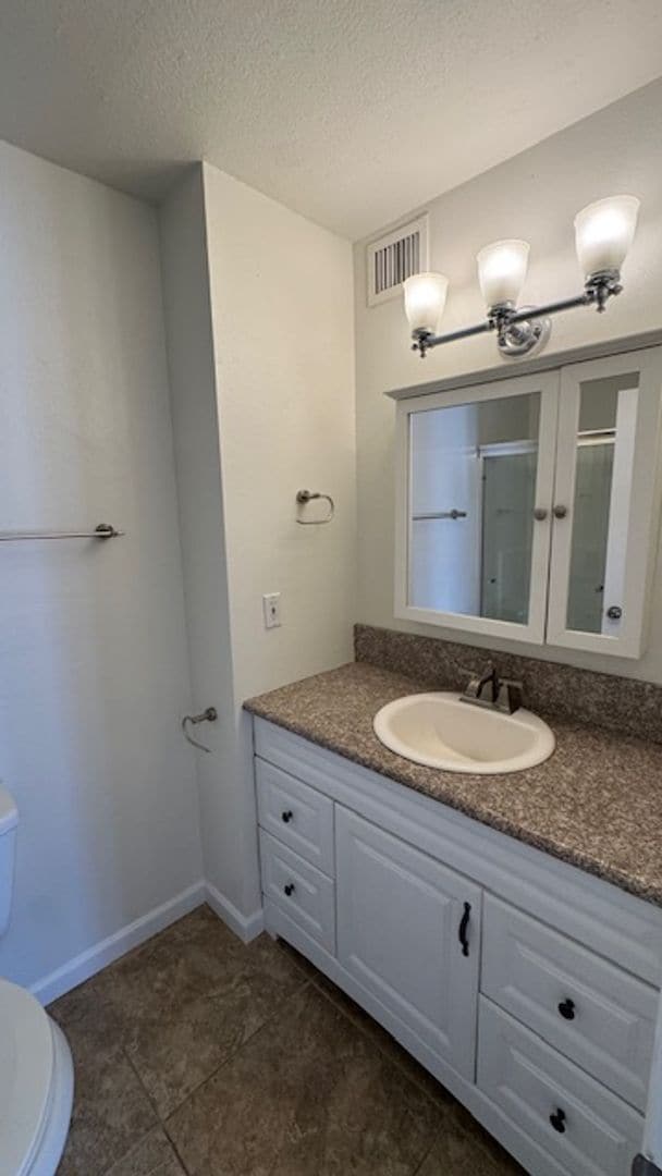 Building Photo - LONG TERM! 3 Bedroom 2.5 Bath Pool Home!