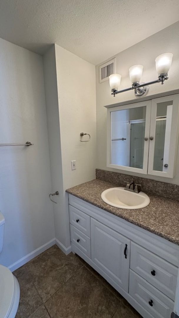 Building Photo - LONG TERM! 3 Bedroom 3 Bath Pool Home!