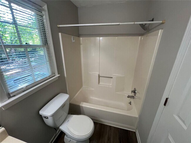 Building Photo - 2735 Fairlane Dr