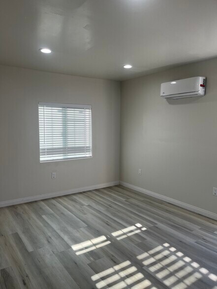 Building Photo - 1117 N Sycamore Ave